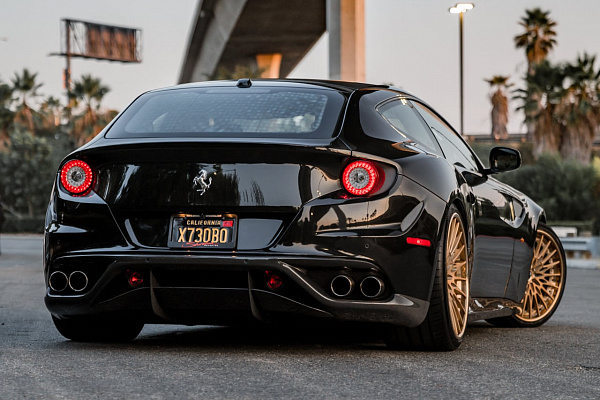 Фото дисков Brixton Forged HS1 Сатиновое темное золото на Ferrari FF