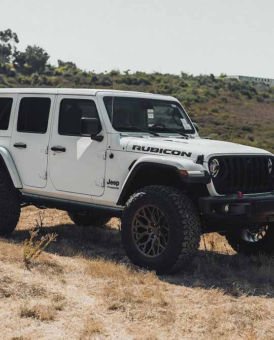 Фото дисков HF-2 Сатиновая бронза на Jeep Wrangler IV (JL)