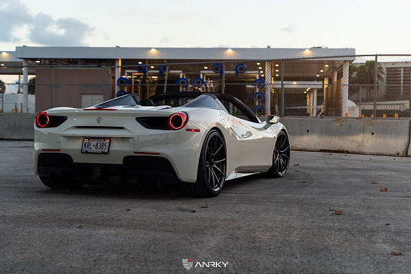Фото дисков Anrky AN12 Черный глянец на Ferrari 488