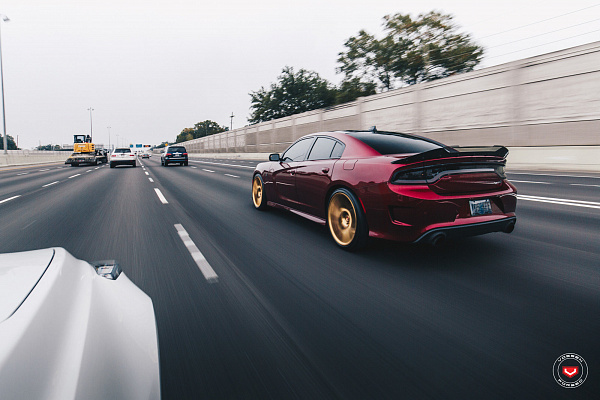 Фото дисков Vossen CG-204 Глянцевое золото на Dodge Charger VII