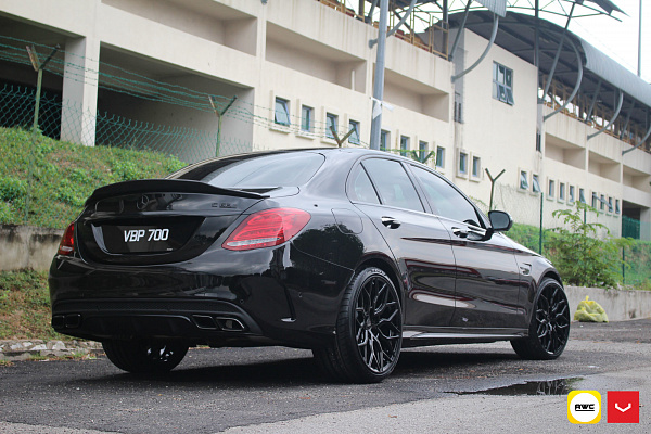 Фото дисков Vossen HF-2 Черный глянец на Mercedes-Benz C-Class (W205)