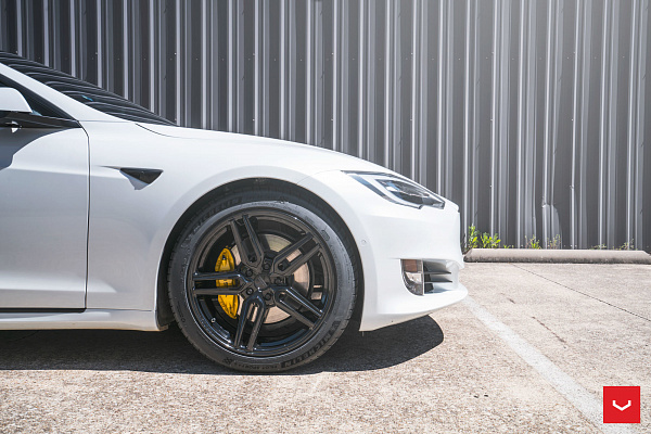 Фото дисков Vossen HF-1 Черный глянец на Tesla Model S