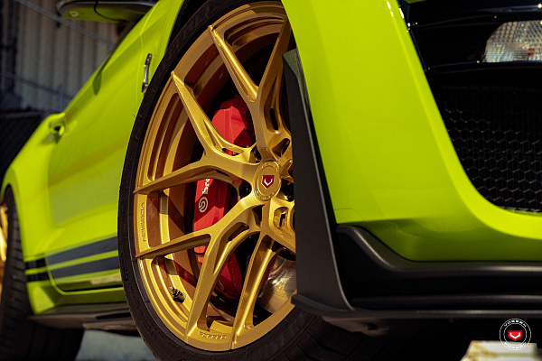 Фото дисков Vossen S21-01 Сатиновое золото на Ford Mustang VI