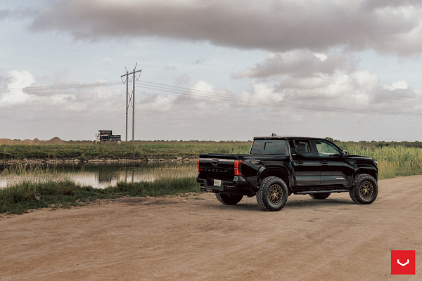 Фото дисков Vossen HFX-1 (6-Lug) Сатиновая бронза на  Toyota Tacoma IV