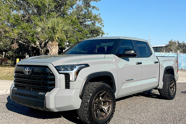 Фото дисков 4PLAY 4P06 Сатиновая бронза на Toyota Tundra III
