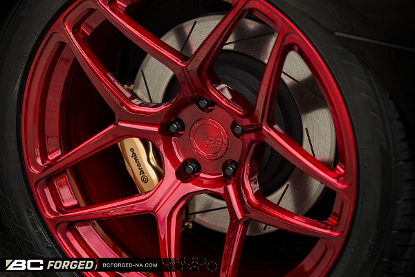 Фото дисков BC Forged RZ053 Красный глянец на Dodge Charger VII