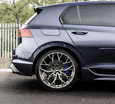 Фото дисков Bola FLX на Volkswagen Golf VIII