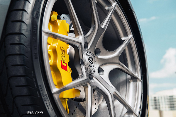 Фото дисков Strasse Wheels SM5R Deep Concave Monoblock Сатиновый темный лак на Audi R8 (4S)