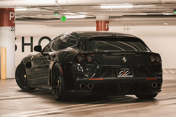 Фото дисков CEC C113 Черный глянец на Ferrari GTC4Lusso
