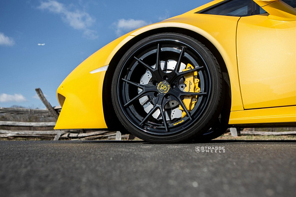 Фото дисков Strasse Wheels SM5R Deep Concave FS Черный глянец на Lamborghini Huracan
