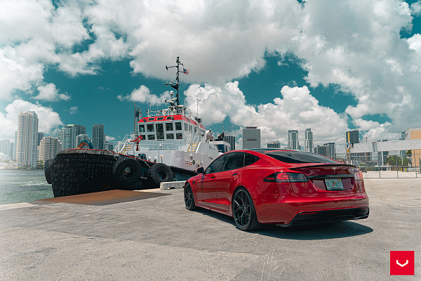 Фото дисков Vossen HF-5 Черный глянец на Tesla Model S