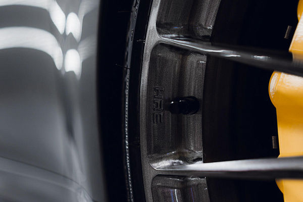 Фото дисков HRE P103 Глянцевый темный лак на Porsche 911 VIII