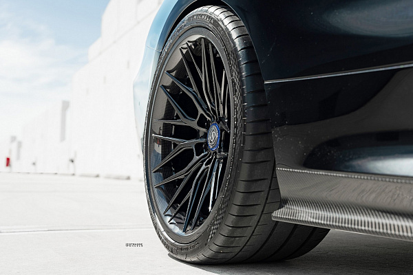 Фото дисков Strasse Wheels SV10M Track Другой цвет на BMW 8/M8