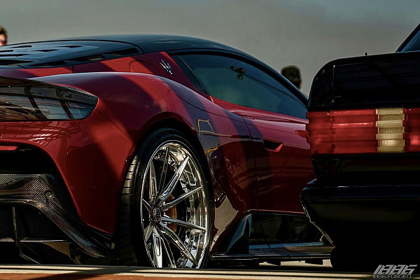 Фото дисков 1886 Wheels G010 Полированный лак на Maserati MC20