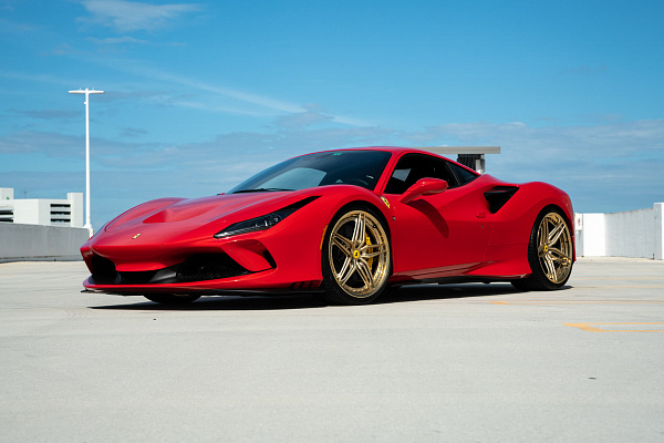 Фото дисков HRE S107SC Глянцевое золото на Ferrari F8