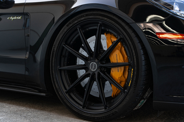 Фото дисков Brixton Forged R11-R Черный сатин на Porsche Panamera II