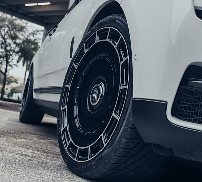 Фото дисков Vossen HF-9 на Rolls-Royce Cullinan