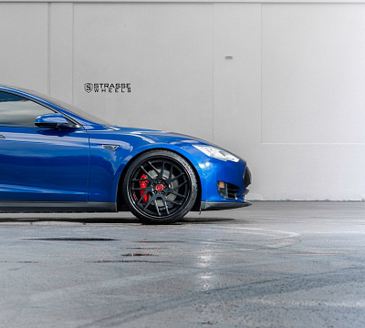 Фото дисков Strasse Wheels SM7T Deep Concave на Tesla Model S