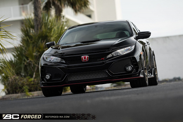Фото дисков BC Forged RZ05 Сатиновая бронза на Honda Civic Type R FL5