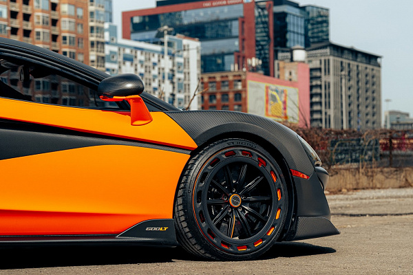Фото дисков Brixton Forged FDE11 Aerotech Черный сатин на McLaren 600