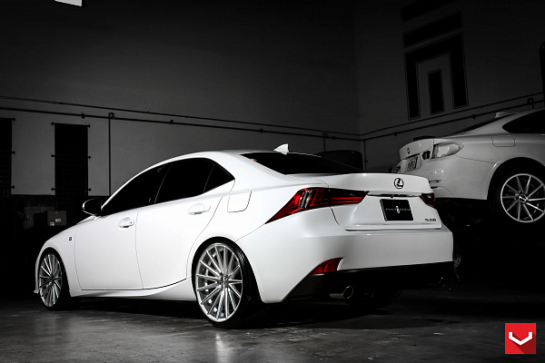 Фото дисков Vossen VFS-2 Серебро на Lexus IS II