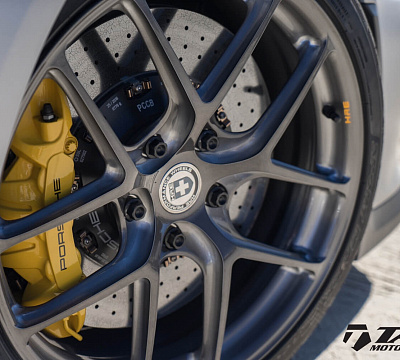 Фото дисков HRE R101 Lightweight на Porsche Cayman II
