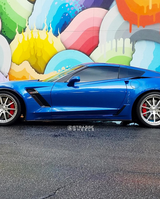 Фото дисков R10 Signature Глянцевый лак на Chevrolet Corvette C7