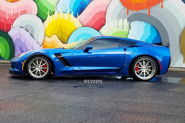 Фото дисков Strasse Wheels R10 Signature Глянцевый лак на Chevrolet Corvette C7