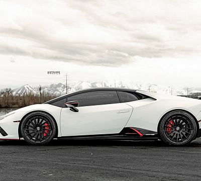 Фото дисков Strasse Wheels SV15T Deep Concave FS на Lamborghini Huracan