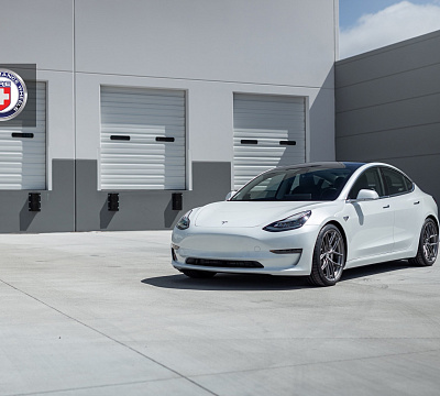 Фото дисков HRE P101SC на Tesla Model 3