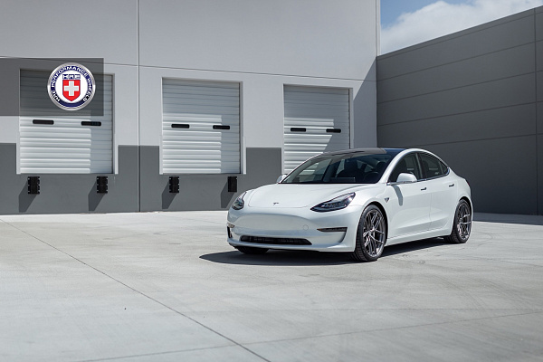 Фото дисков HRE P101SC Сатиновый темный лак на Tesla Model 3