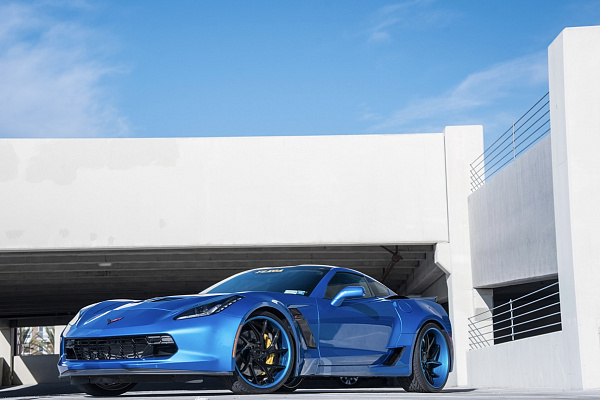 Фото дисков Savini SV67 Черный глянец на Chevrolet Corvette C7