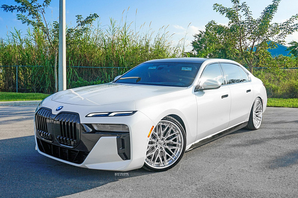 Фото дисков Strasse Wheels SV10M-RS Deep Concave FS Глянцевый лак на BMW 7 (G70)