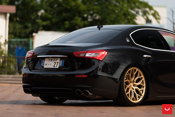 Фото дисков Vossen HF-2 Глянцевое золото на Maserati Ghibli