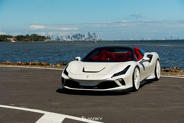 Фото дисков Anrky RS7.3 Белый сатин на Ferrari F8