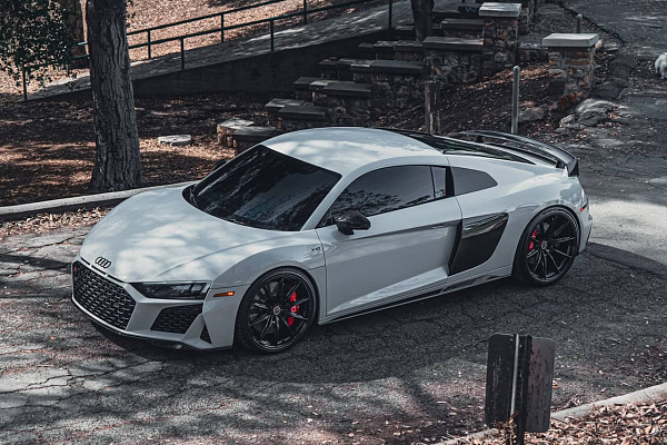 Фото дисков Brixton Forged FDE11 Черный глянец на Audi R8 (4S)
