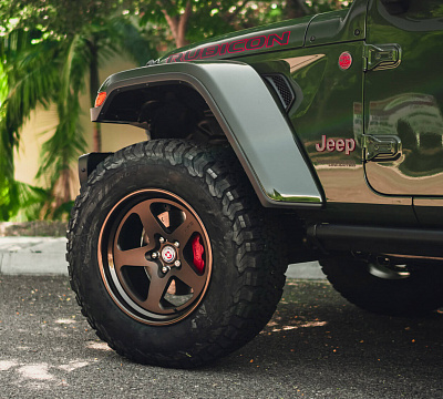 Фото дисков HRE 527 на Jeep Wrangler IV (JL)
