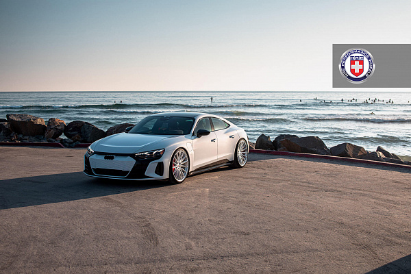 Фото дисков HRE P103SC Глянцевый лак на Audi E-tron GT