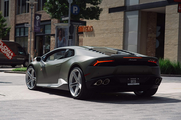 Фото дисков HRE P207 Сатиновый лак на Lamborghini Huracan