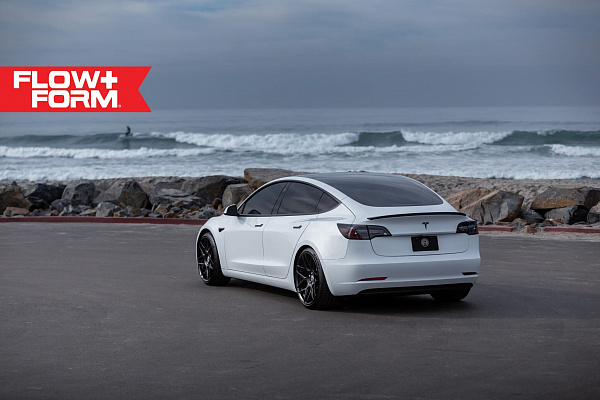 Фото дисков HRE FF01 Черный сатин на Tesla Model 3
