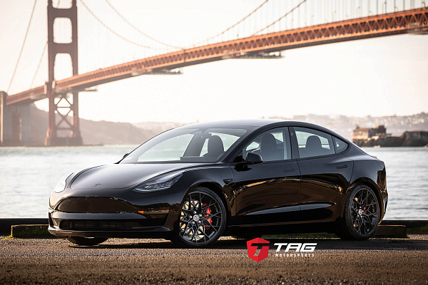 Фото дисков HRE FF10 Черный сатин на Tesla Model 3