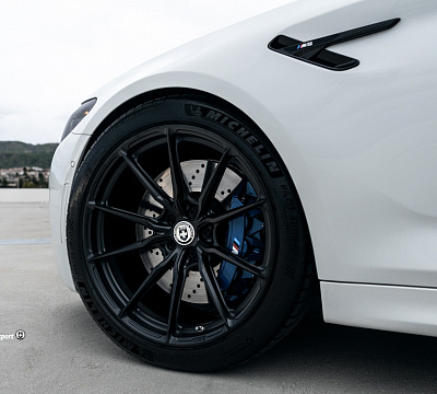 Фото дисков HRE P104SC на BMW 5/M5 (G30/F90)
