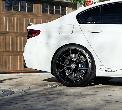 Фото дисков Strasse Wheels SM5R Deep Concave Monoblock на BMW 5/M5 (G30/F90)
