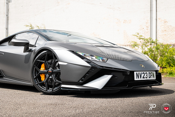 Фото дисков NOVITEC NL4 Черный глянец на Lamborghini Huracan