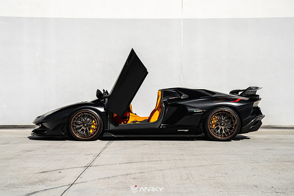 Фото дисков Anrky AN30 Глянцевая бронза на Lamborghini Aventador