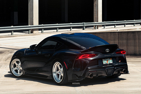 Фото дисков Strasse Wheels S5 Track Глянцевый лак на Toyota Supra A90