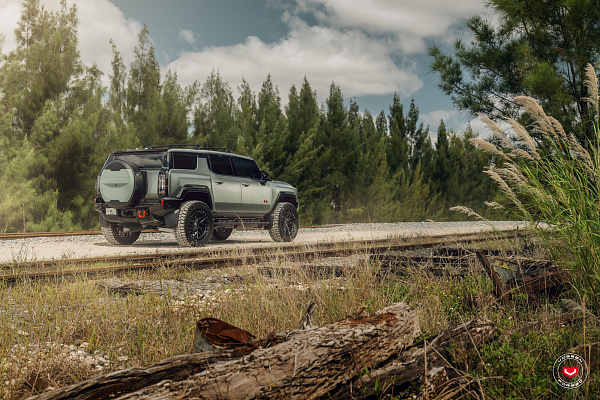 Фото дисков Vossen LC3-01 Черный глянец на GMC Hummer EV