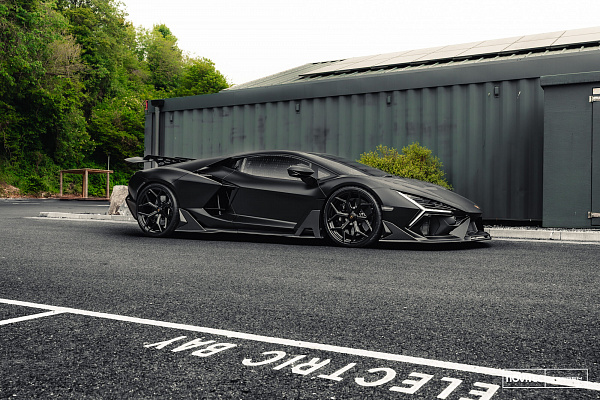 Фото дисков NOVITEC NL4 Черный глянец на Lamborghini Revuelto