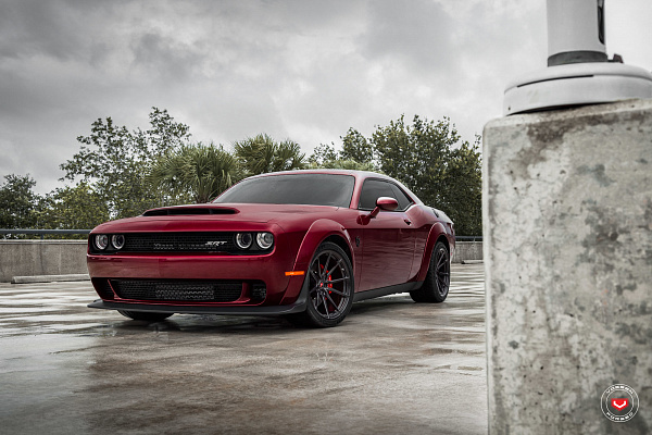 Фото дисков Vossen M-X2 Глянцевый темный лак на Dodge Challenger III