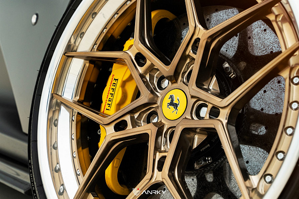 Фото дисков Anrky S3-X4 Глянцевое темное золото на Ferrari 812
